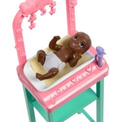 Barbie Carriere - Pediatra, set bambola bionda con divisa da medico rosa e un neonato, stetoscopio, mobili e accessori inclusi,