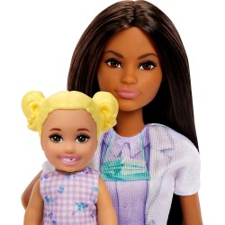 Barbie Bambola dentista con bambola bruna alla moda con vestito blu e cappotto da laboratorio, mobili e accessori per medici, J