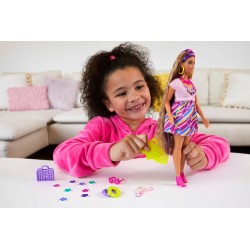 Barbie - Super Chioma bambola curvy con abito a fiori, capelli fantasia lunghi 21,6 cm, 15 accessori alla moda - 8 con effetto