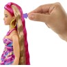 Barbie - Super Chioma bambola curvy con abito a fiori, capelli fantasia lunghi 21,6 cm, 15 accessori alla moda - 8 con effetto