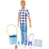 Barbie - Bambola Ken con maglietta, jeans, scarpe e accessori, Giocattolo per Bambini 3+ Anni, HHR66