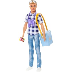 Barbie - Bambola Ken con maglietta, jeans, scarpe e accessori, Giocattolo per Bambini 3+ Anni, HHR66