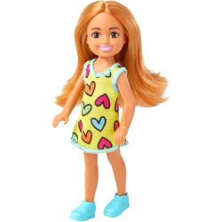 Barbie - Mini Bambola Chelsea, alta 15 cm, coda bionda e occhi azzurri, con abito rimovibile giallo con stampe a cuoricini, sca