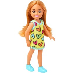 Barbie - Mini Bambola Chelsea, alta 15 cm, coda bionda e occhi azzurri, con abito rimovibile giallo con stampe a cuoricini, sca