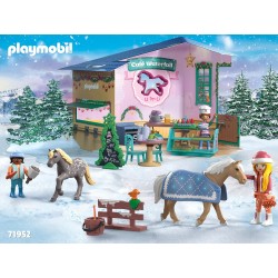 PLAYMOBIL Christmas 71952 Baking at the Riding Café Set da gioco con statuine, Calendario dell’Avvento Cavalli della cascata