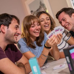 What Do You Meme Core Nuova Versione, Adesso con Carta GIF, Nuove Immagini, Più Carte Didascalia, Gioco per Appassionati di Mem