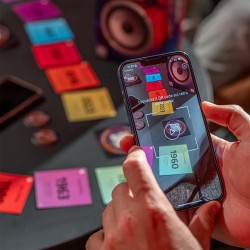 Yas! Games - Hitster Film & Serie TV, Party Game Musicale per Giocatori dai 16 anni in su, Versione Film e Serie Tv, da 2 a 10 