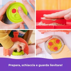 Kinetic Sand, Set di Gioco Squish Pizza, con 452 g di Sabbia e 5 Attrezzi, Giocattoli per Bambini e Bambine, 5+ Anni