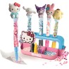 Clementoni Idea - Laboratorio delle Penne Hello Kitty, Kit Creativo con 25+ Accessori e 5 Penne Personalizzabili con Personaggi
