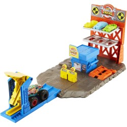 Hot Wheels-Monster Trucks Playset Distruzione Suprema e 3 Macchinine con Lanciatore, Giocattolo per Bambini 4+ Anni, HFB12