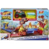 Hot Wheels-Monster Trucks Playset Distruzione Suprema e 3 Macchinine con Lanciatore, Giocattolo per Bambini 4+ Anni, HFB12