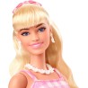 Barbie The Movie - Margot Robbie, bambola del film Barbie da collezione con abito vintage a quadretti rosa e bianco e collana c