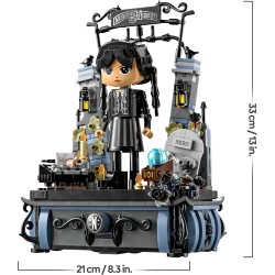 LEGO 76780 Wednesday Personaggio di Mercoledì Addams, Modellino da Costruire di Personaggio Snodabile con Mano e Accessori, Gio