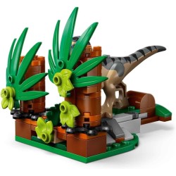 LEGO 76972 Jurassic World Fuga dal Raptor sul Fuoristrada - Include 2 figure di Dinosauro Giocattolo, una Macchina e 2 Minifigu