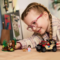 LEGO 76972 Jurassic World Fuga dal Raptor sul Fuoristrada - Include 2 figure di Dinosauro Giocattolo, una Macchina e 2 Minifigu