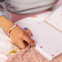 Depesche 13269 TOPModel - Diario con Chiusura a Cuore e Braccialetto, Libro in Rosa, con Motivo Modello, Dettagli in Oro e Pagi