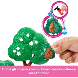 Barbie Carriere - Vigilessa del Fuoco, playset con bambola e caserma dei pompieri, include 2 cuccioli con effetto cambia colore