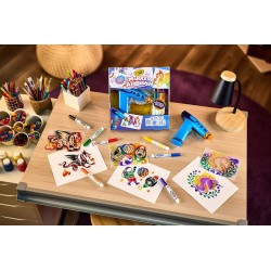 CRAYOLA Marker Airbrush - Aerografo Creativo per Bambini con 8 Pennarelli Lavabili e 5 Stencil, Giocattolo Educativo per Attivi