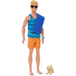 Mattel - Barbie - Set Ken biondo con tavola da surf e cagnolino, include una bambola con costume sportivo, infradito a tema e t