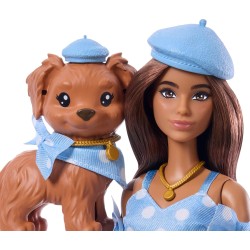 Mattel - Barbie - Twinning Looks, bambola castana e cagnolino in abiti azzurri a pois abbinati, accessori per entrambi quali be