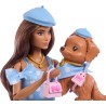 Mattel - Barbie - Twinning Looks, bambola castana e cagnolino in abiti azzurri a pois abbinati, accessori per entrambi quali be