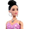 Mattel - Barbie - Deluxe Style n. 11, bambola dai capelli neri con chignon, abito in denim rosa con stampa a stelle e calze coo