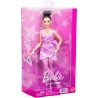 Mattel - Barbie - Deluxe Style n. 11, bambola dai capelli neri con chignon, abito in denim rosa con stampa a stelle e calze coo