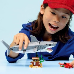 LEGO Creator 31381 3 in 1 Squalo con Scrigno del Tesoro Giocattolo - Animale Marino Trasformabile in Rana Pescatrice o Manta - 