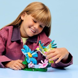 LEGO Creator 31384 3 in 1 Animali Selvatici: Colibrì Variopinto - Uccello Giocattolo Trasformabile in Farfalla o Pesce - Decora