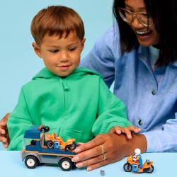LEGO City 60491 Trasportatore di Moto - Giocattolo per lo Sviluppo della Motricità Fine con Camion, 2 Motociclette, 2 Minifigur