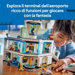 LEGO City 60502 Aeroporto con Aereo Giocattolo - Modello in Miniatura con Terminal, Aeroplano, Rimorchiatore, Ponte, 9 Minifigu