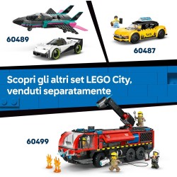 LEGO City 60502 Aeroporto con Aereo Giocattolo - Modello in Miniatura con Terminal, Aeroplano, Rimorchiatore, Ponte, 9 Minifigu