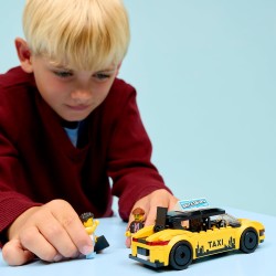LEGO City 60487 Taxi Giallo - Macchina Giocattolo EV - Modello di Auto con 2 Minifigure e Tetto Rimovibile - Set per Sviluppare