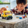 LEGO City 60500 Furgone Giocattolo - Veicolo da Costruire - Modello di Camion per Consegne con 2 Minifigure, Carrello e Accesso
