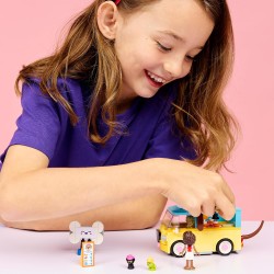 LEGO Friends 42678 Furgone di Accessori per Animali Giocattolo - Set con Veicolo, 2 Mini Bamboline e Figure di Cane, Gatto e Ra