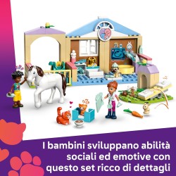 LEGO Friends 42696 Clinica Veterinaria Giocattolo per Animali - Gioco Didattico con Stalla per Cavalli, 2 Mini Bamboline, Cagno