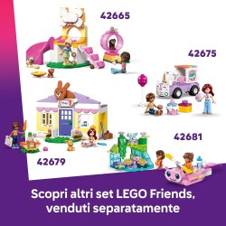 LEGO Friends 42696 Clinica Veterinaria Giocattolo per Animali - Gioco Didattico con Stalla per Cavalli, 2 Mini Bamboline, Cagno