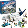LEGO - 60367 City Aereo Passeggeri, Aeroplano con 9 Minifigure e Veicoli dell  Aeroporto: Autobus, Trattore Aeroportuale, Camio