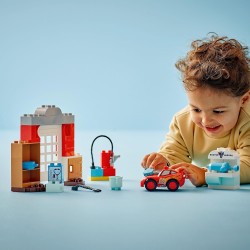 LEGO DUPLO│10456 Disney e Pixar La Visita di McQueen all’Officina di Doc - Include una Macchina Giocattolo, Attrezzi e Accessor