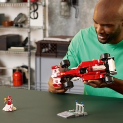 LEGO Icons 11375 Ferrari F2004 e Michael Schumacher - Modello di Auto F1 per Adulti - Set con Motore V10 e Minifigure da Collez