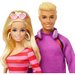 Mattel - Barbie HXK90 - Barbie e Ken sui Pattini a Rotelle, set Fashionistas da collezione 65° Anniversario con 2 bambole e 6 a