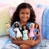 Mattel - Barbie HYT93 - Bambola Fashionistas n. 237, con capelli biondi ondulati, abito azzurro e fiocchi, accessorio per capel