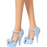 Mattel - Barbie HYT93 - Bambola Fashionistas n. 237, con capelli biondi ondulati, abito azzurro e fiocchi, accessorio per capel