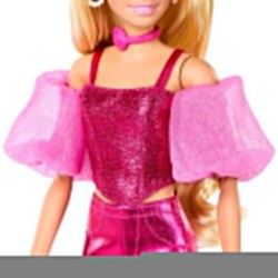 Mattel - Barbie JFP40 - Deluxe Style n. 5, bambola con abito rosa metallizzato e capelli biondi, top a corsetto scintillante e