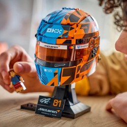 LEGO 43017 Casco di Oscar Piastri MClaren Mastercar F1 Team - F1 Merchandise - Display Model Kit w/Collectible Minifigure