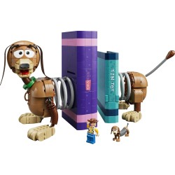LEGO | 43301 Disney Pixar Fermalibri di Slinky Toy Story - Reggi Libri per Libreria - Decorazione con Minifigure di Woody e Fig