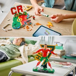 LEGO 43016 Editions Cristiano Ronaldo – Leggenda del Calcio Giocattolo - Kit Modellismo Action Figure 3D da Esposizione - Decor