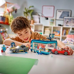 LEGO 60497 City Autolavaggio Drive-In Giocattolo - Include 2 Modellini di Auto, Funzione di Lavaggio e 4 Minifigure con Accesso