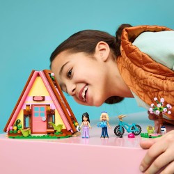 LEGO 42682 Friends Cabina Glamping nella Natura - Casa Giocattolo in Miniatura con 2 Mini Bamboline, Gatto e Accessori tra cui 