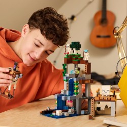 LEGO 21597 Minecraft Stazione di Ghast Giocattolo - 8 Personaggi Inclusi 2 Scheletri e 4 Ghast con Accessori - Decorazione Came